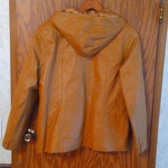 newport news  Camel Leather Jacket  lined and warm  size large - Picture 3 of 5